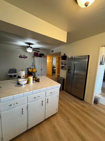 201 E Lois Avenue, Tulare, CA 93274