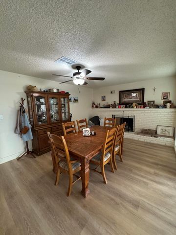 201 E Lois Avenue, Tulare, CA 93274