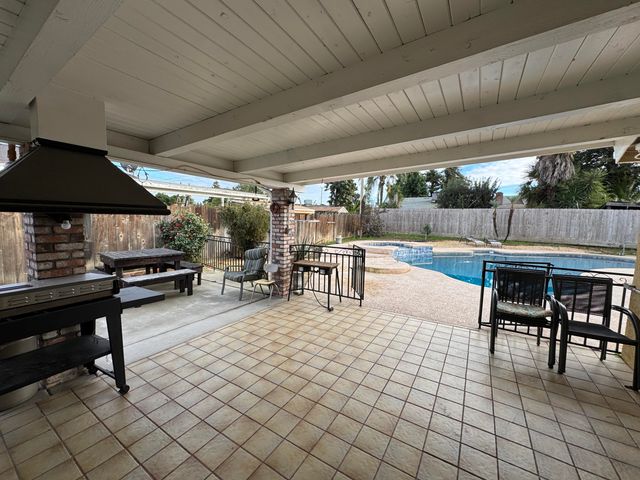 201 E Lois Avenue, Tulare, CA 93274