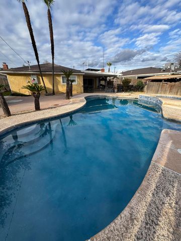 201 E Lois Avenue, Tulare, CA 93274