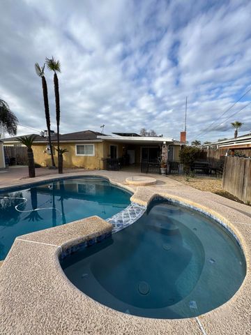 201 E Lois Avenue, Tulare, CA 93274