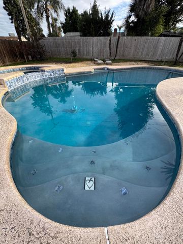 201 E Lois Avenue, Tulare, CA 93274