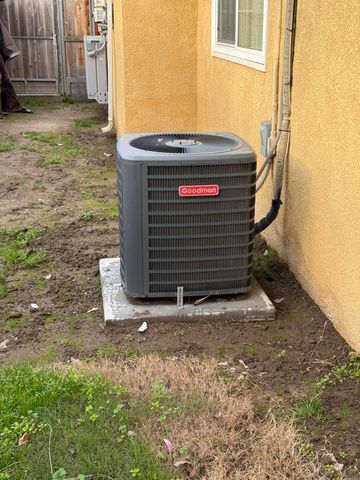 201 E Lois Avenue, Tulare, CA 93274