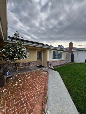 201 E Lois Avenue, Tulare, CA 93274