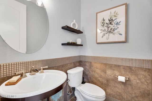 2446 E ROMA Avenue, Phoenix, AZ 85016