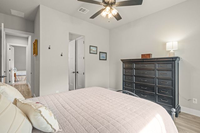 1004 Meadow Wood Terrace, Azle, TX 76020