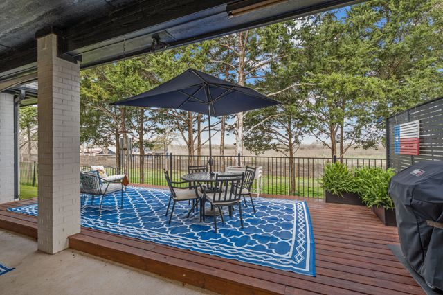 1004 Meadow Wood Terrace, Azle, TX 76020