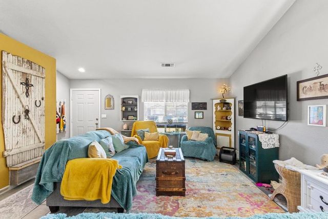 1665 Michelle Dr, Yuba City, CA 95993