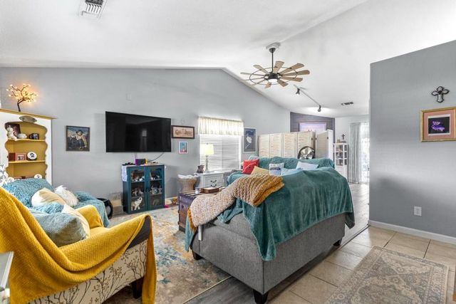 1665 Michelle Dr, Yuba City, CA 95993