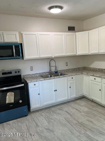 6831 RHONE Drive, Jacksonville, FL 32208