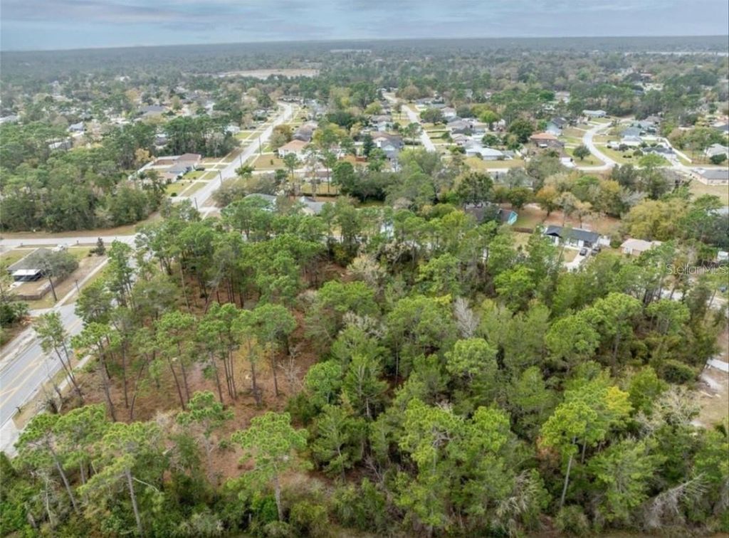 Image 3 of property listing at 1370 COURTLAND BLVD, Deltona, FL 32738