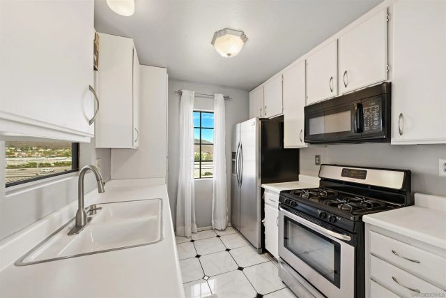 10359 Azuaga 200, San Diego, CA 92129