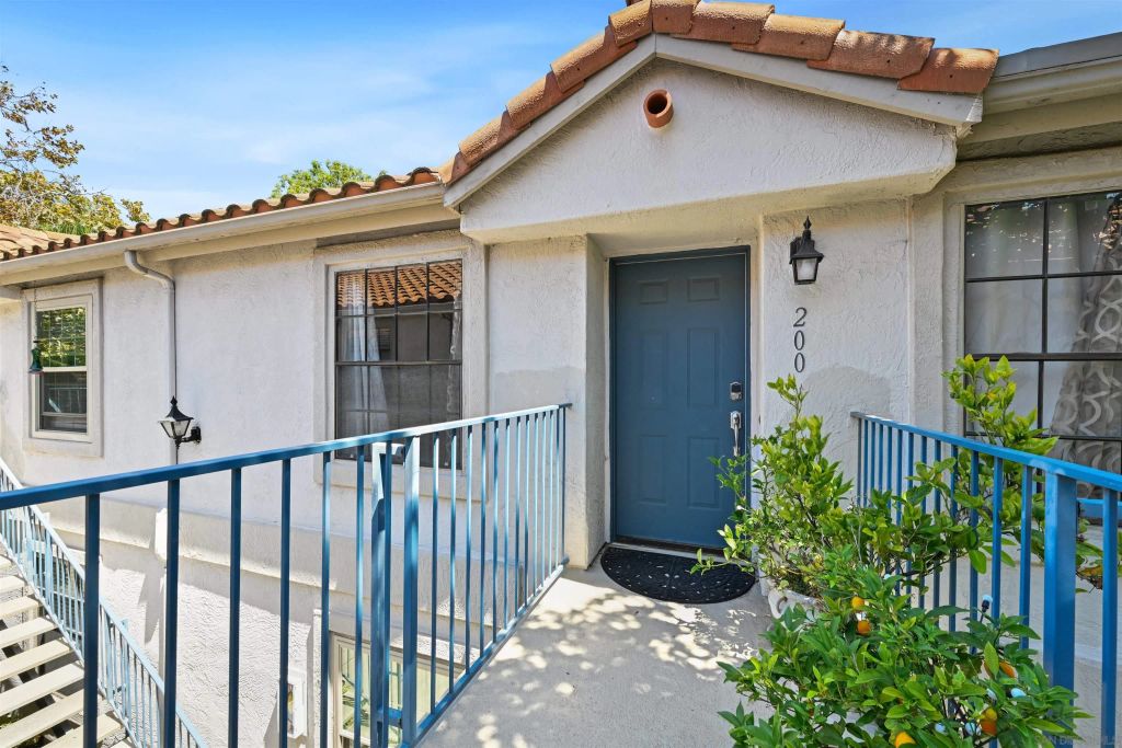 10359 Azuaga 200, San Diego, CA 92129