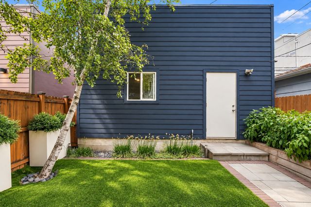 1824 W Superior Street, Chicago, IL 60622