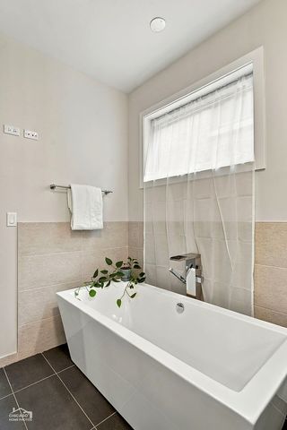 1824 W Superior Street, Chicago, IL 60622