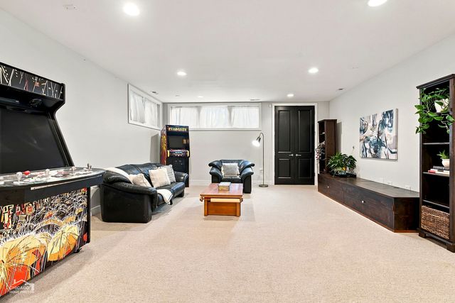 1824 W Superior Street, Chicago, IL 60622