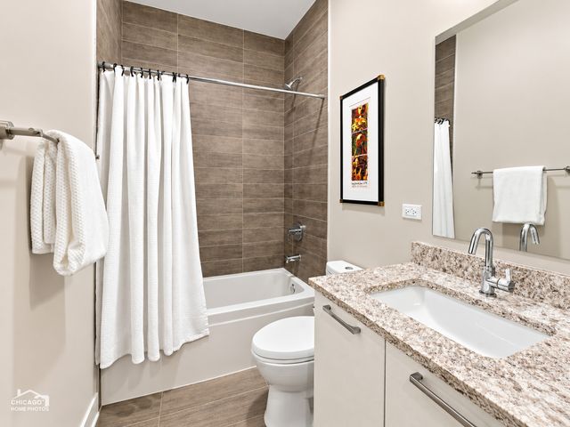 1824 W Superior Street, Chicago, IL 60622