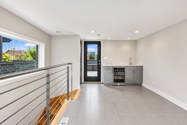 1824 W Superior Street, Chicago, IL 60622