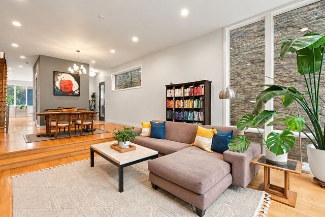 1824 W Superior Street, Chicago, IL 60622