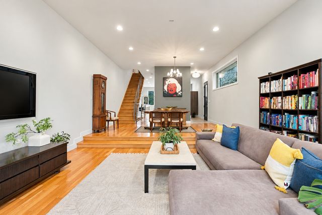 1824 W Superior Street, Chicago, IL 60622