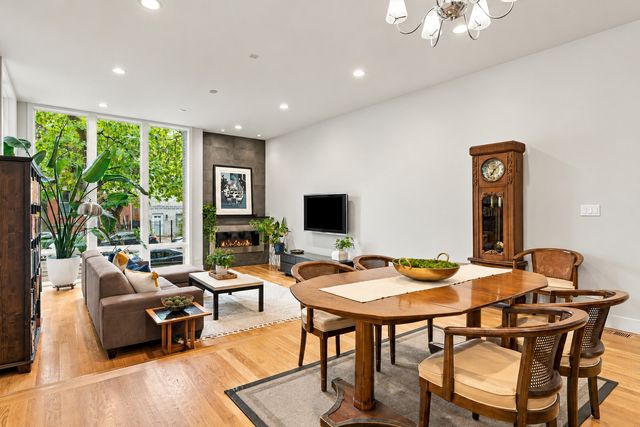 1824 W Superior Street, Chicago, IL 60622