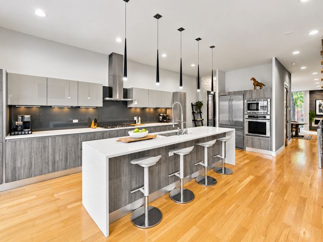 1824 W Superior Street, Chicago, IL 60622