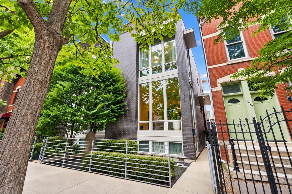 1824 W Superior Street, Chicago, IL 60622