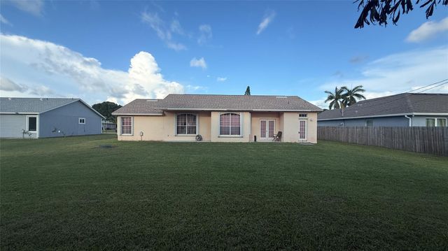 1618 SE Ridgewood St, Port St Lucie, FL 34952