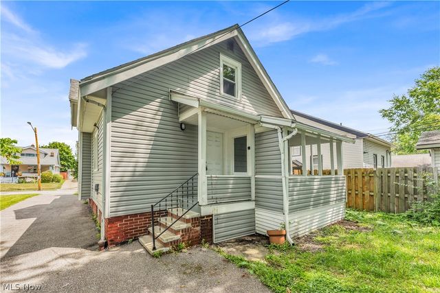 13722 Saybrook Avenue, Garfield Heights, OH 44105