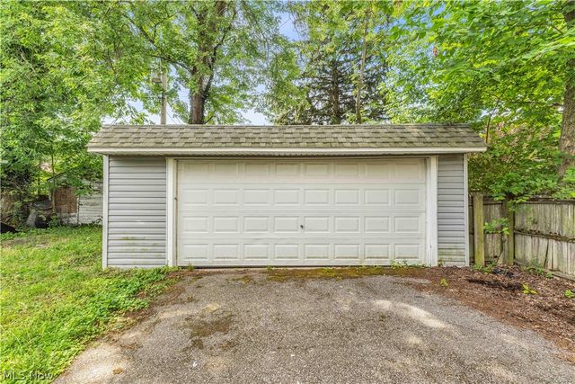 13722 Saybrook Avenue, Garfield Heights, OH 44105