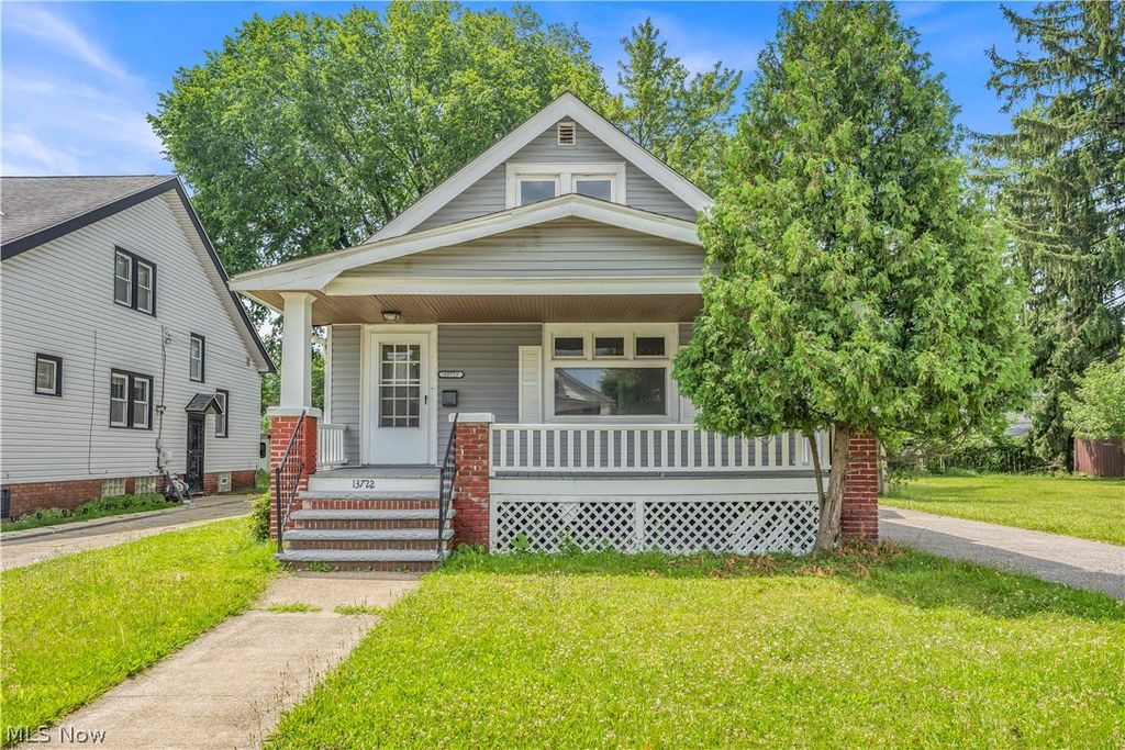 13722 Saybrook Avenue, Garfield Heights, OH 44105