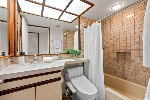 1525 Wilder Avenue 905, Honolulu, HI 96822