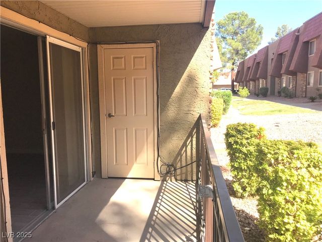 5160 INDIAN RIVER Drive 327, Las Vegas, NV 89103