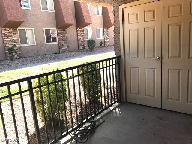 5160 INDIAN RIVER Drive 327, Las Vegas, NV 89103