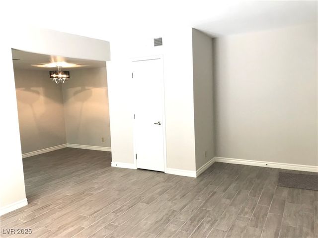 5160 INDIAN RIVER Drive 327, Las Vegas, NV 89103