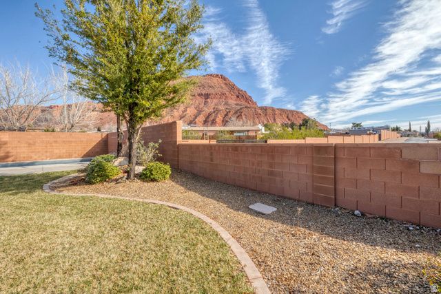 328 N HARRIER LN, Ivins, UT 84738