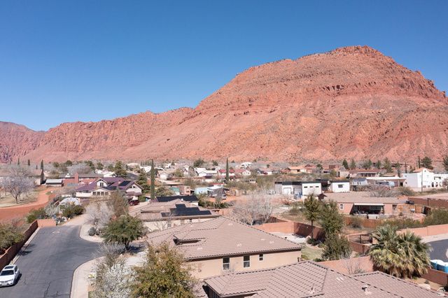 328 N HARRIER LN, Ivins, UT 84738