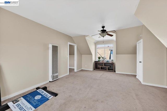 950 Loomis Ct, Oakland, CA 94606