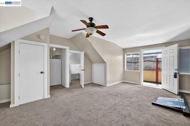 950 Loomis Ct, Oakland, CA 94606