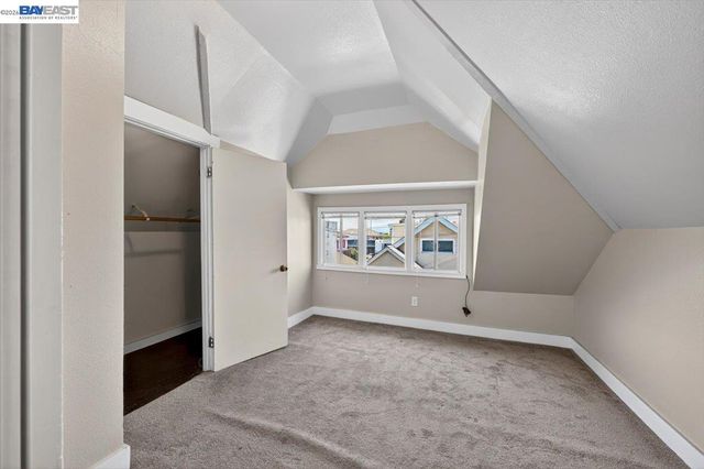 950 Loomis Ct, Oakland, CA 94606