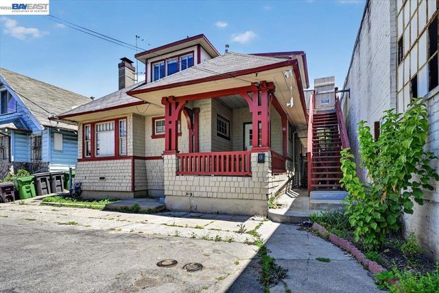 950 Loomis Ct, Oakland, CA 94606