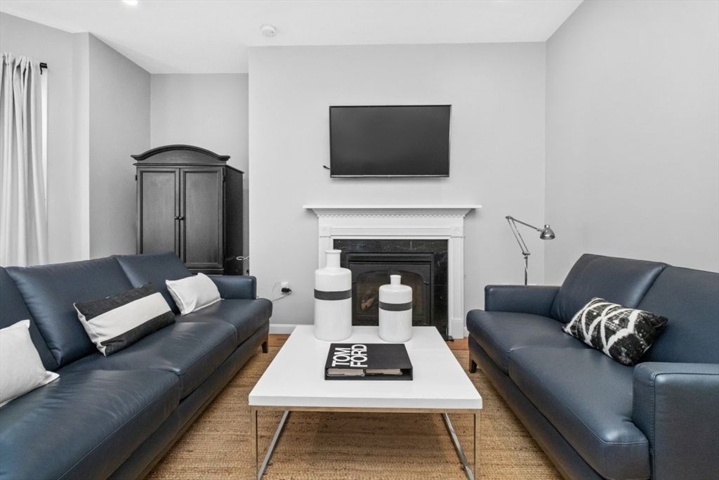595 East 4th St 1, Boston, MA 02127
