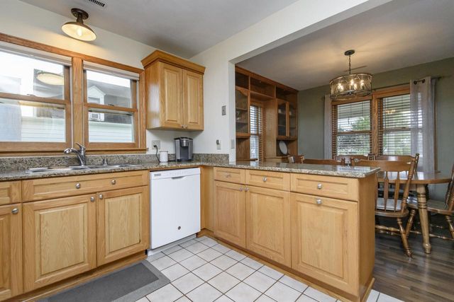 122 Elm STREET, Pewaukee, WI 53072