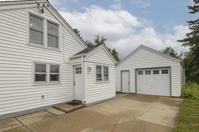 122 Elm STREET, Pewaukee, WI 53072