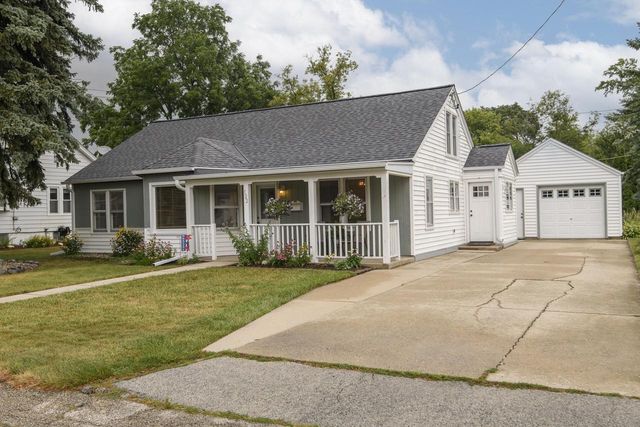 122 Elm STREET, Pewaukee, WI 53072