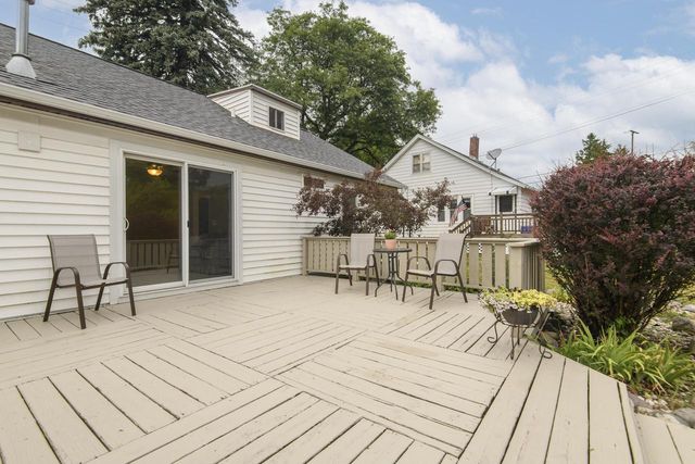 122 Elm STREET, Pewaukee, WI 53072