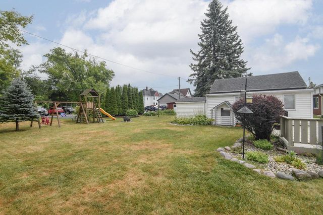 122 Elm STREET, Pewaukee, WI 53072
