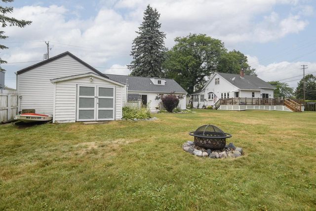 122 Elm STREET, Pewaukee, WI 53072