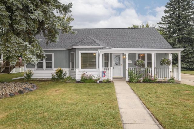 122 Elm STREET, Pewaukee, WI 53072