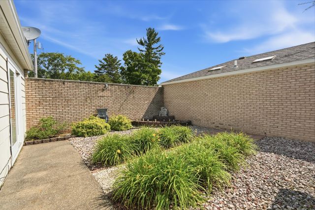 400 Commanche Drive, Lowell, IN 46356
